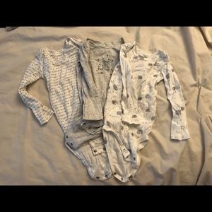 Carter’s 24 months organic bodysuit(set of3)